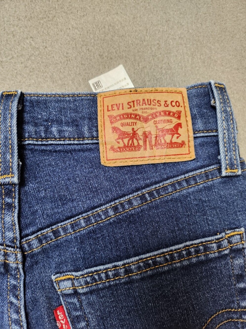 Levi’s High Waisted Mom Jean Classic High-Rise Blue Women's Jeans Sz 25 - Picture 9 of 12